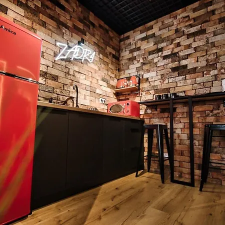 Zadzior4 By Housine *