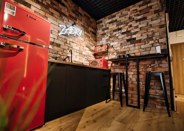 Zadzior4 By Housine *